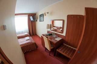 Отель Hotel Rypsówka Новы-Сонч Стандартный двухместный номер с 2 отдельными кроватями-7